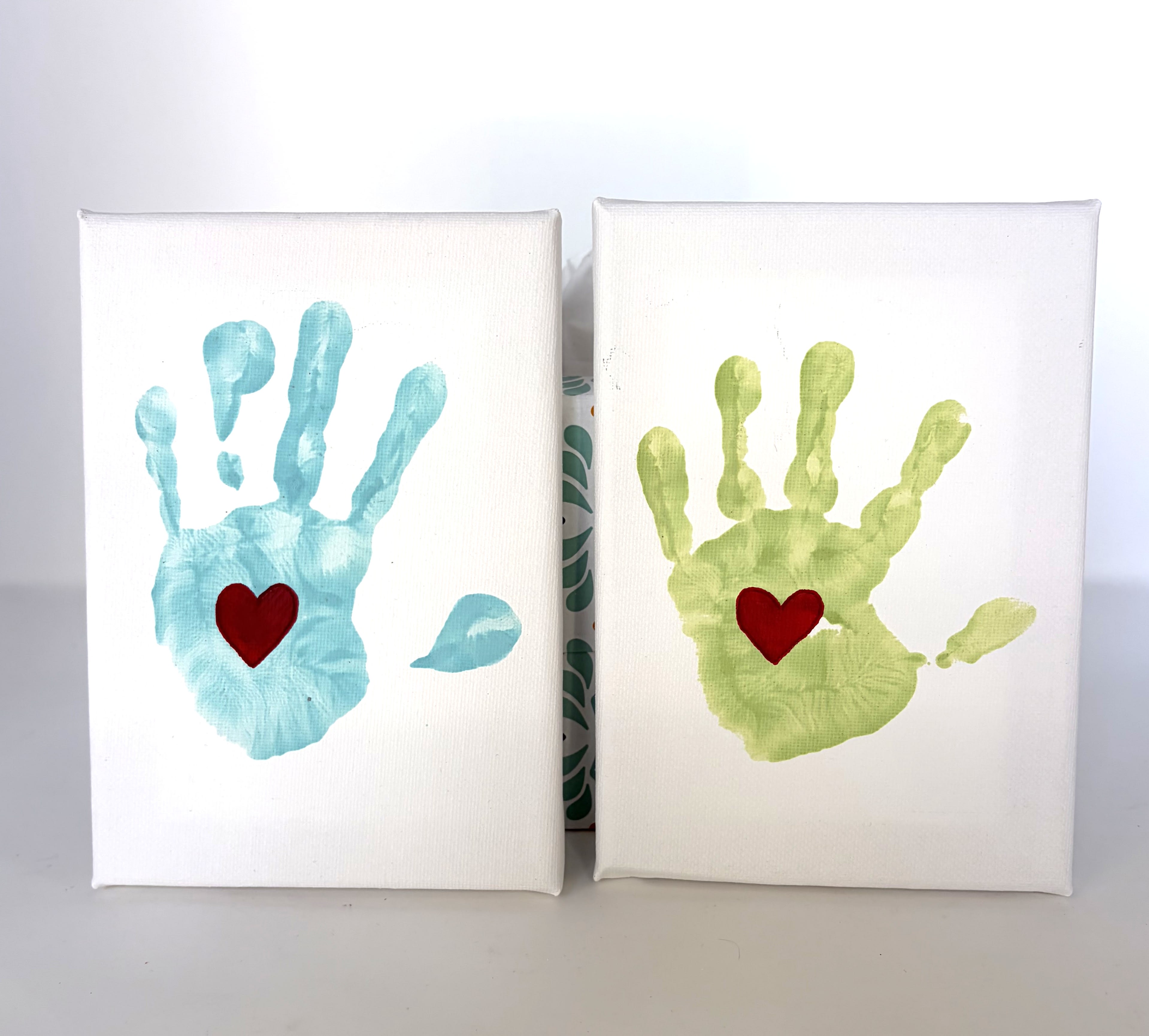 Lot 500: Hand in Hand